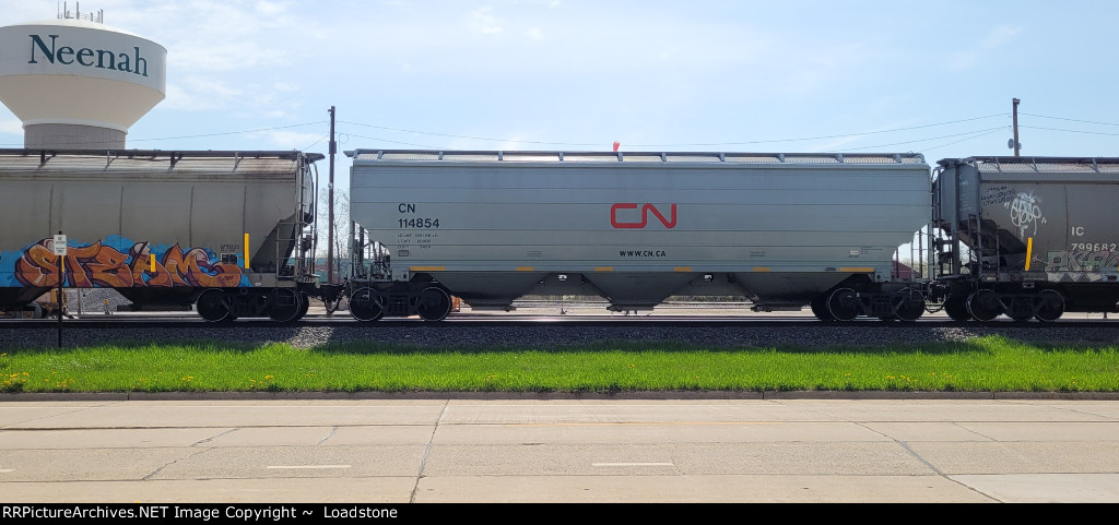 CN 114854